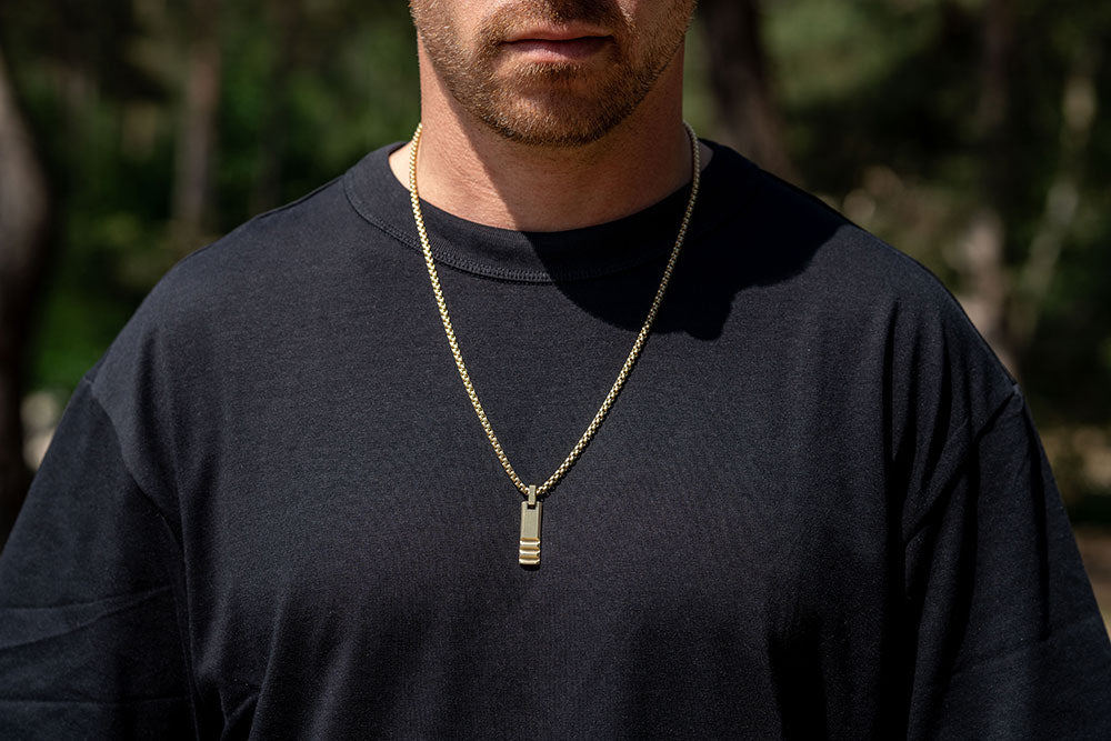 Gold toned necklace with pendant RCN0302